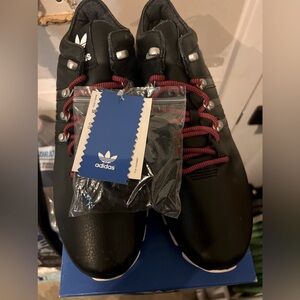 NWT- Never worn Adidas all leather size 9 Mega Torsion Flex Mid shoe